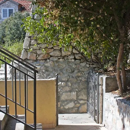 With A Parking Space Hvar - 3229 Apartmán