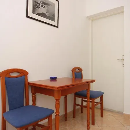 With A Parking Space Hvar - 3229 Apartmán